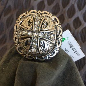 Stretchable silver metal rounded ring w/ cross